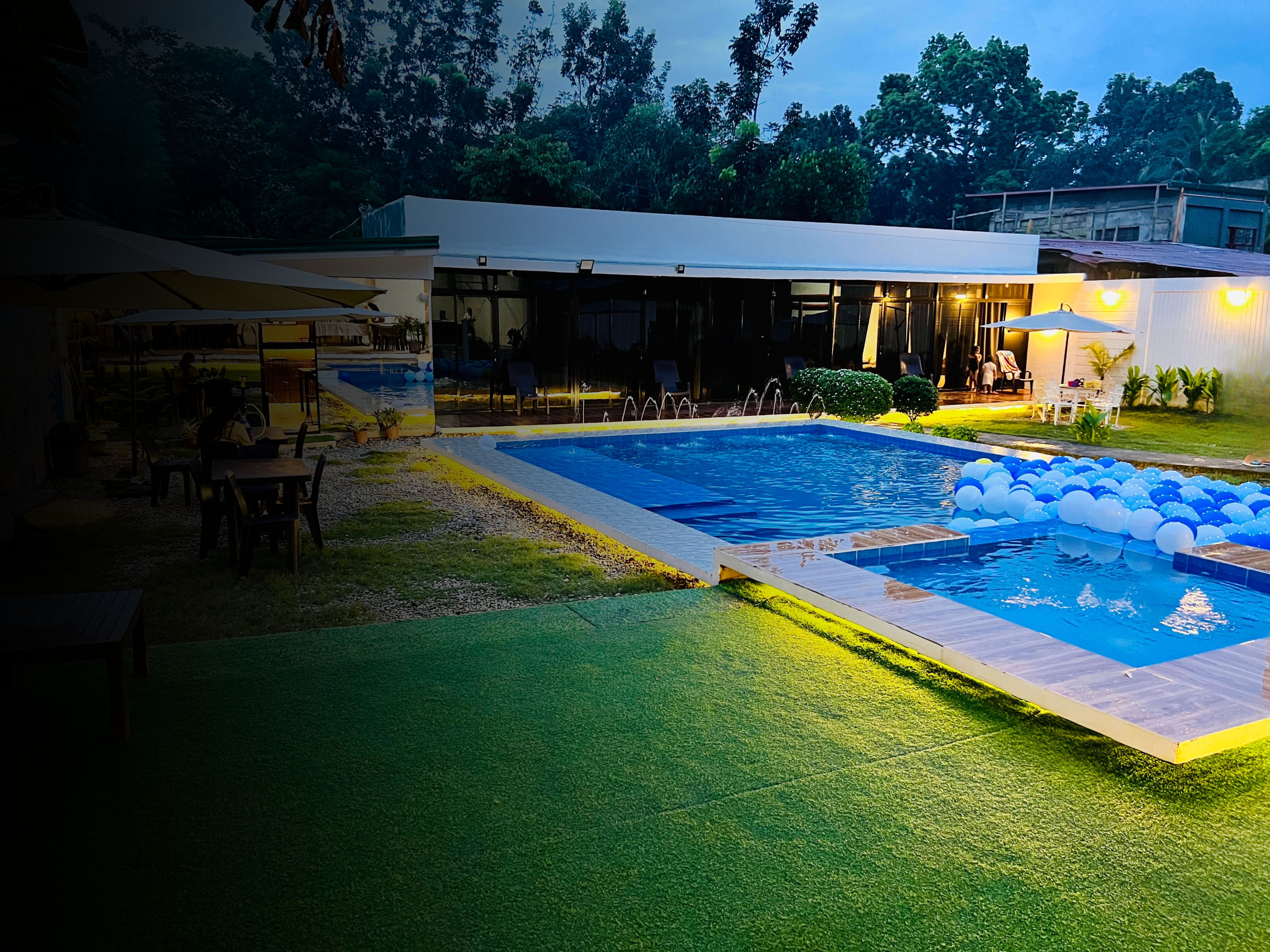 Casa Fria pool and resort at dusk